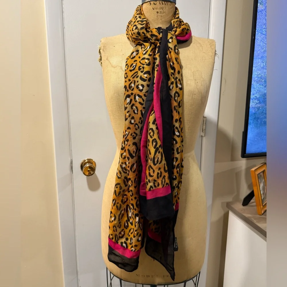 Estate Isaac Mizrahi Live Cheetah Print Scarf